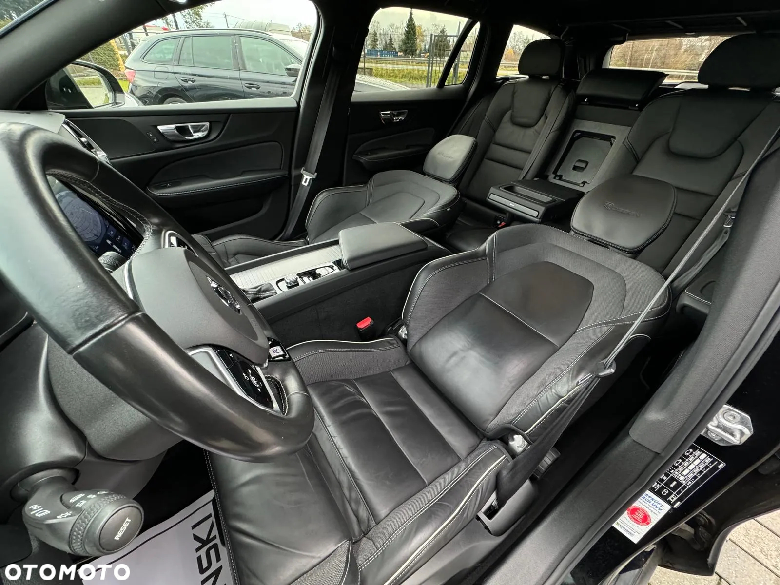 Volvo V60 D4 AWD Geartronic R-Design - 16