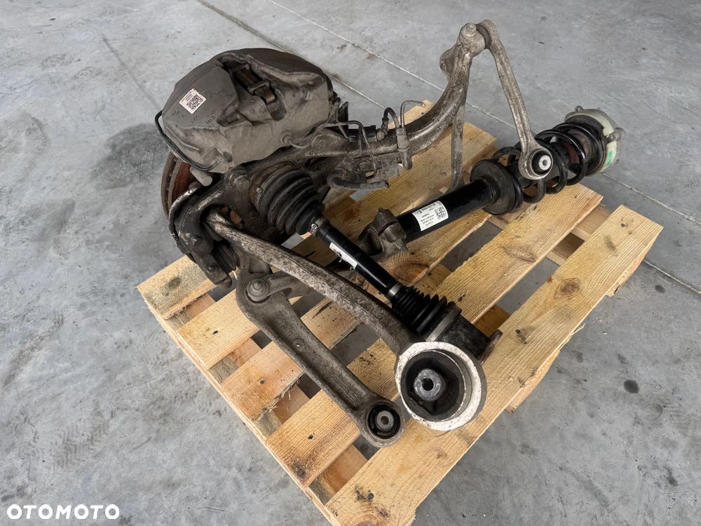 ZWROTNICA LEWA WAHACZ AMORTYZATOR AUDI A4 B9 A5 8W 8W0407559 - 2