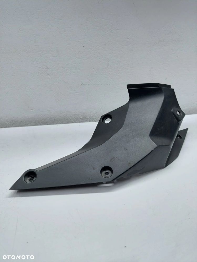 Wypełnienie baku dolne lewe owiewka KTM Duke 390