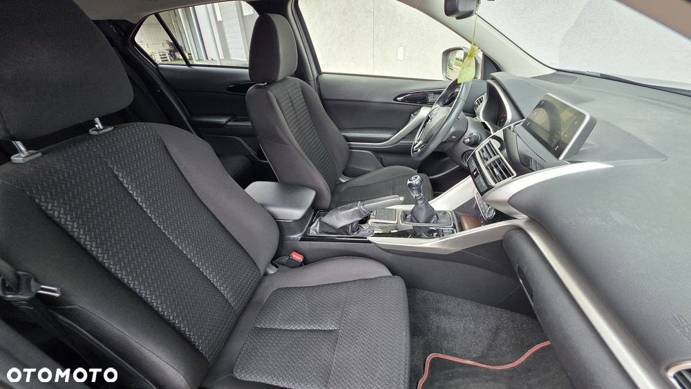Mitsubishi Eclipse Cross 1.5 T GPF Invite Plus - 12