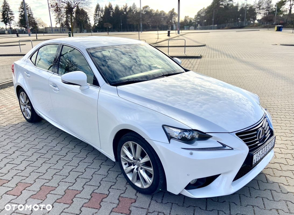 Lexus IS 300h Sport Line