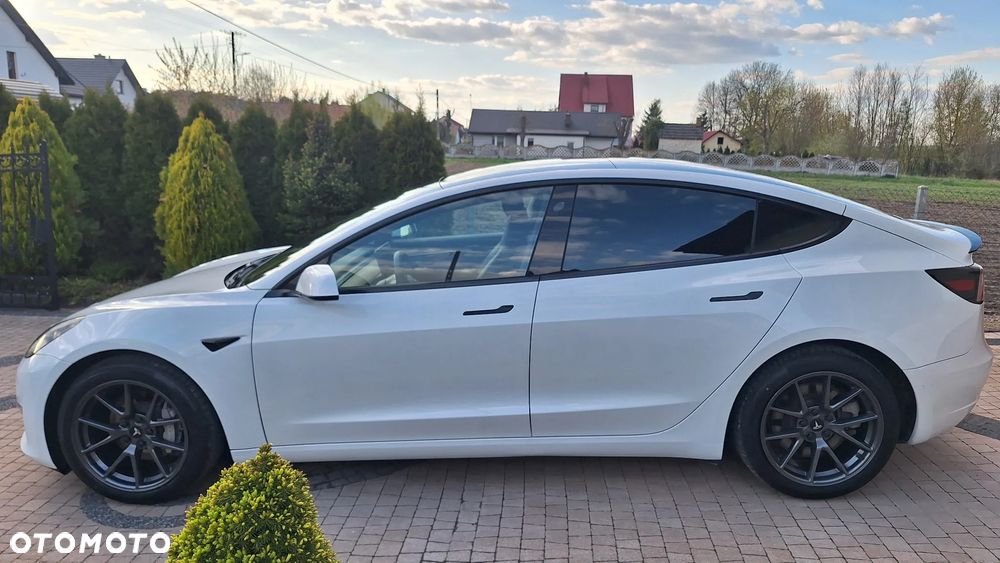 Tesla Model Y - 6