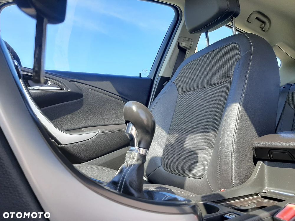 Opel Astra 1.4 T Cosmo - 27