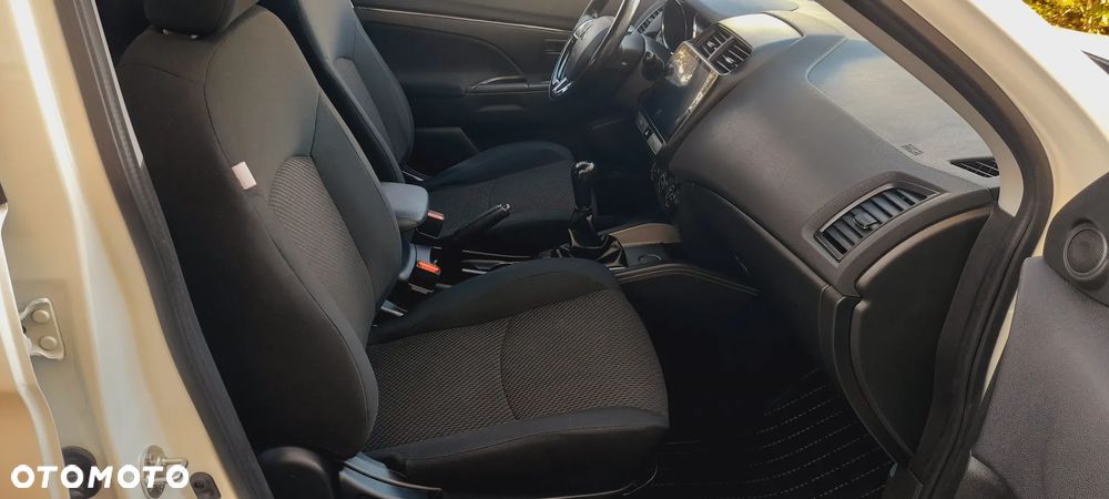 Mitsubishi ASX - 10