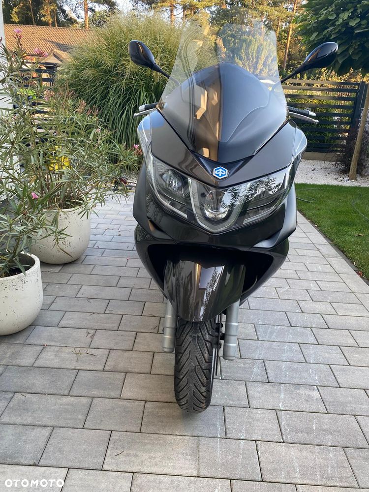 Piaggio X10 - 4