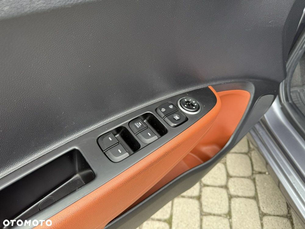 Hyundai i10 1.0 Fifa World Cup Edition - 21