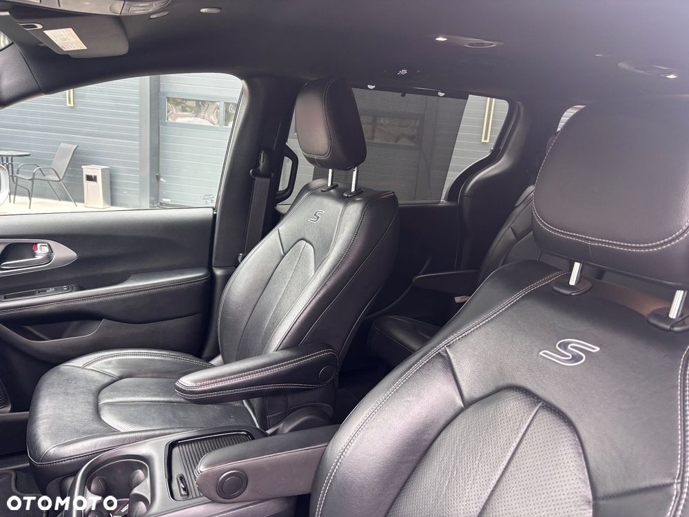 Chrysler Pacifica - 16