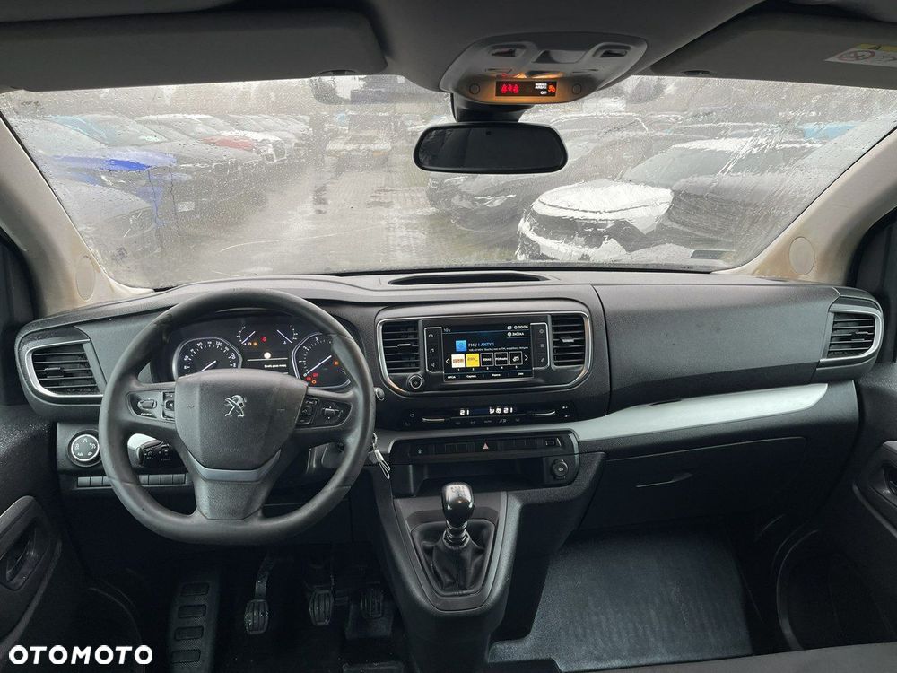 Peugeot Traveller - 11
