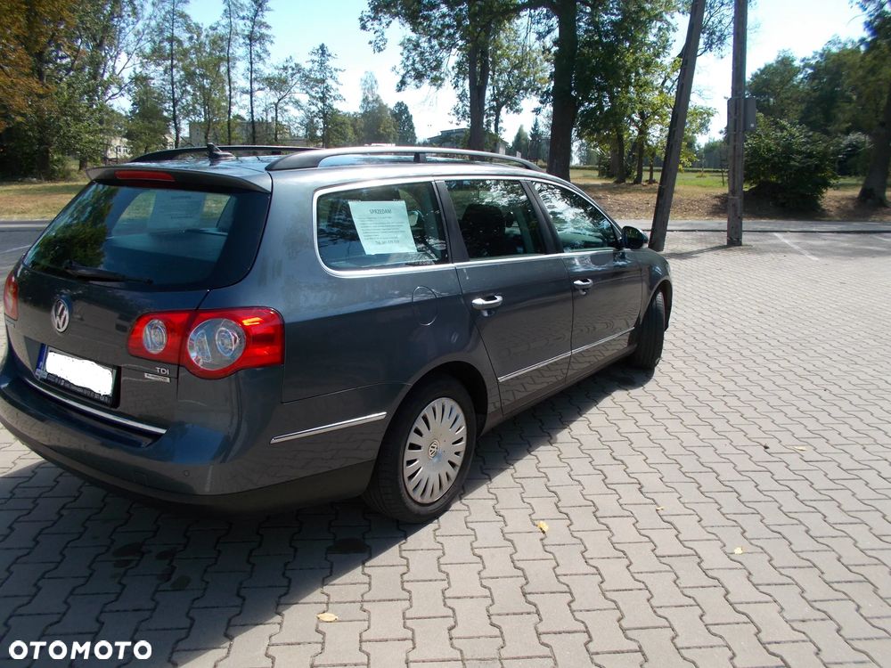 Volkswagen Passat Variant 1.6 TDI DPF BlueMot Comfortline - 4