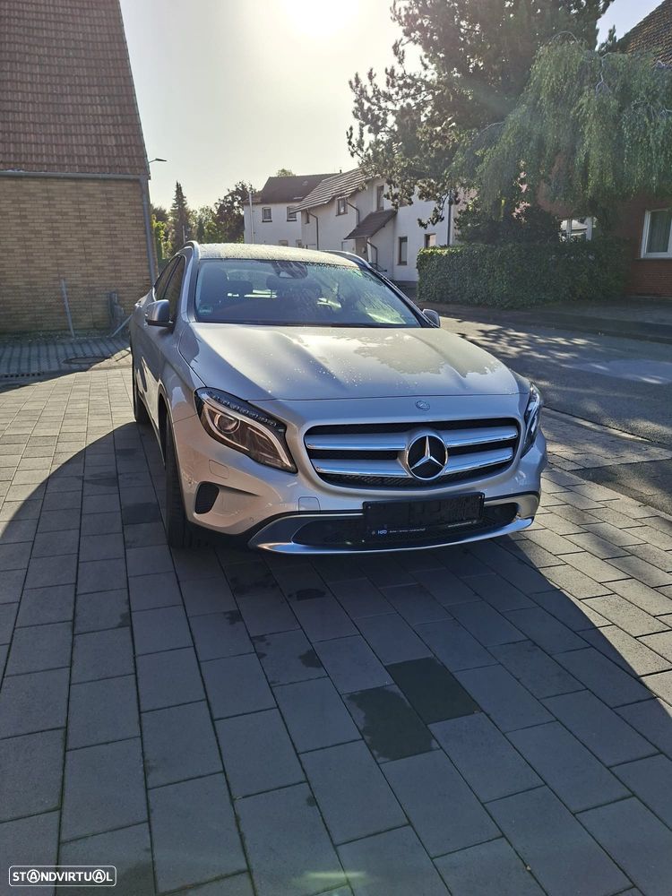 Mercedes-Benz GLA 220 d 4Matic 7G-DCT Urban - 12