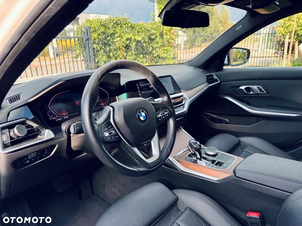 BMW Seria 3 330i Sport Line - 24