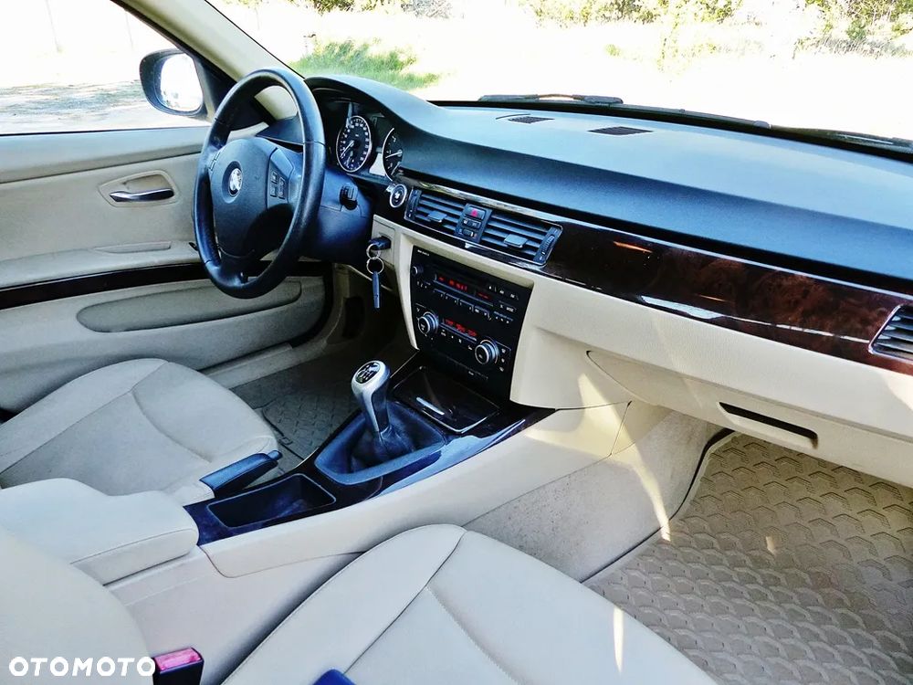BMW Seria 3 318i Edition Exclusive - 24