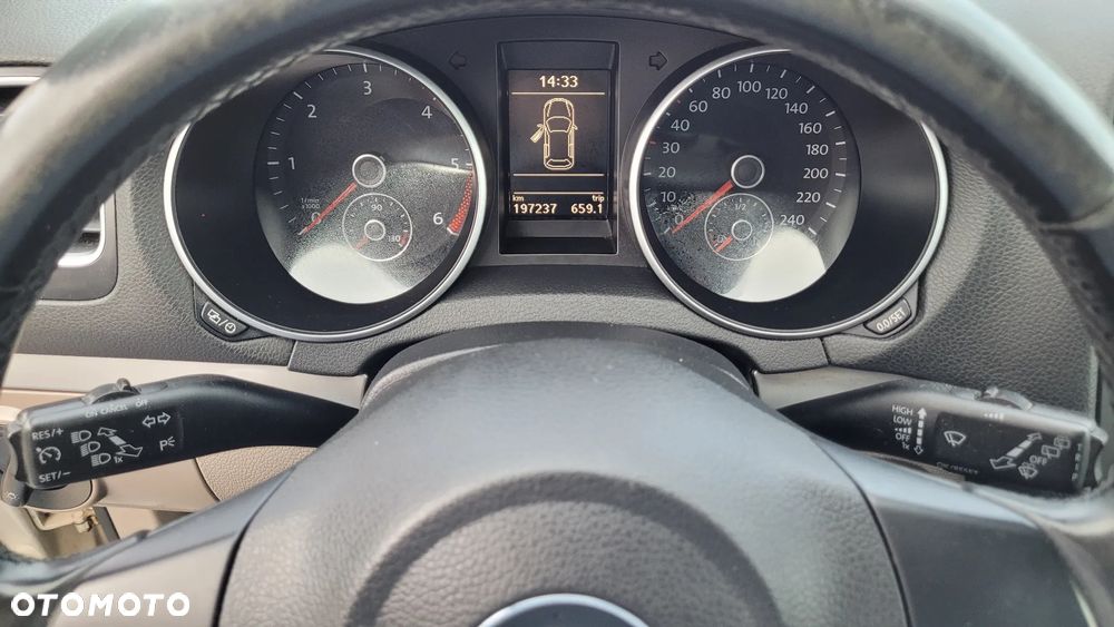 Volkswagen Golf 1.6 TDI DPF BlueMotion - 11