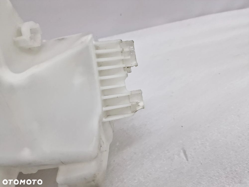 BMW E46 / E85 ZBIORNICZEK SPRYSKIWACZY POD XENON , NR 6167-7008057 / 7008057 , NR AUKCJI ZS38 - 5