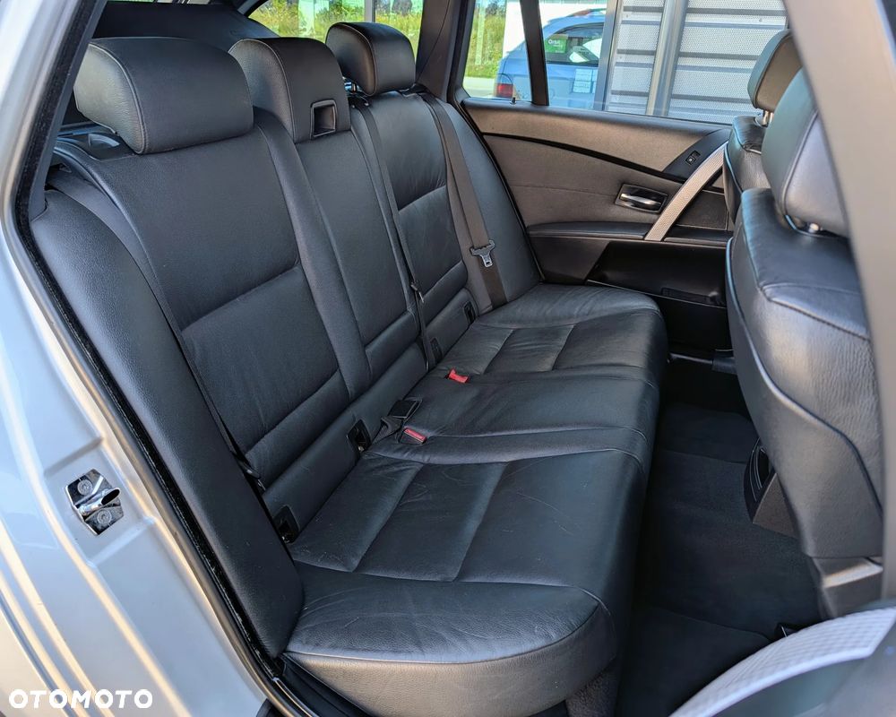 BMW Seria 5 545i - 24