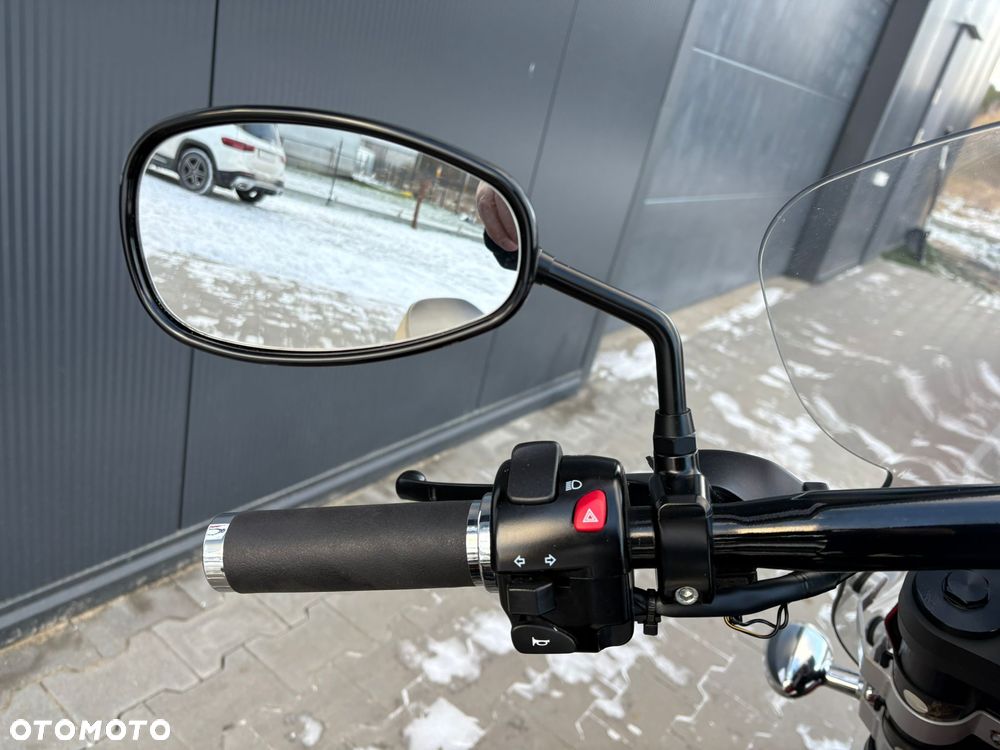 Suzuki Boulevard - 18