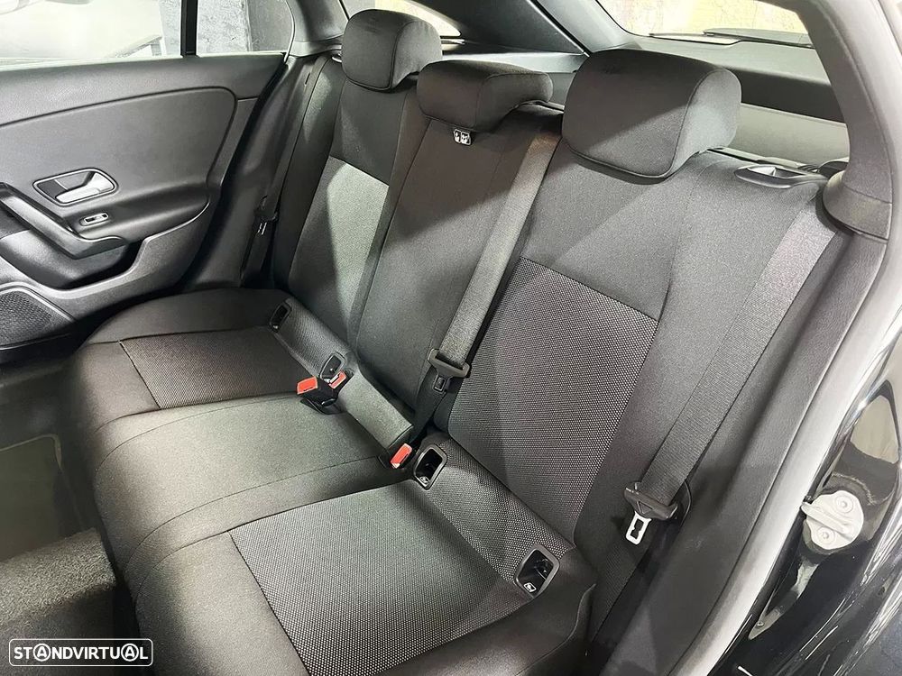 Mercedes-Benz CLA 180 d Shooting Brake Business Solutions - 23