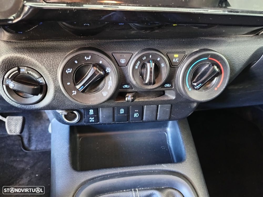 Toyota Hilux 2.4 D-4D 4WD CD CH - 15