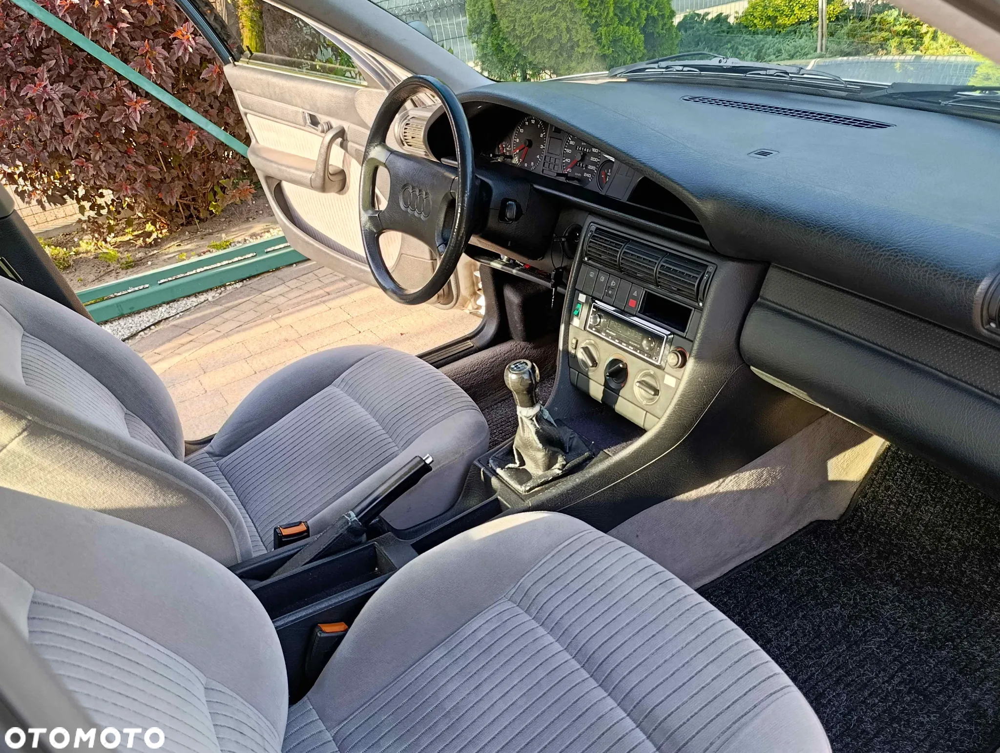 Audi 100 2.0 E - 16