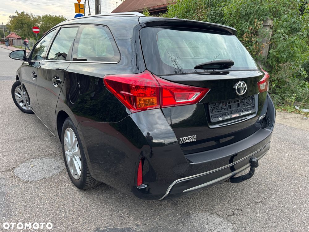 Toyota Auris 1.6 Valvematic Executive - 4