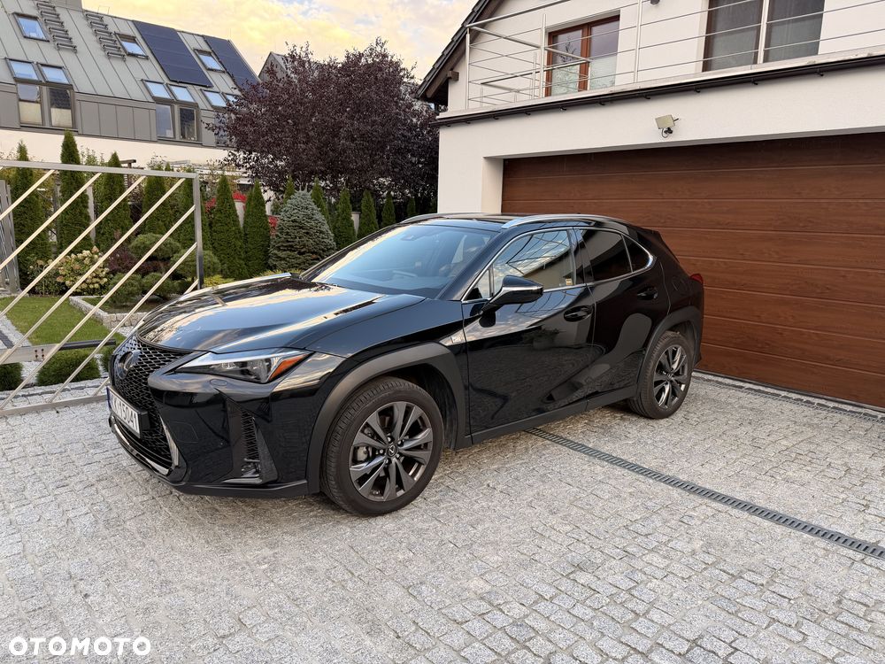 Lexus UX - 4