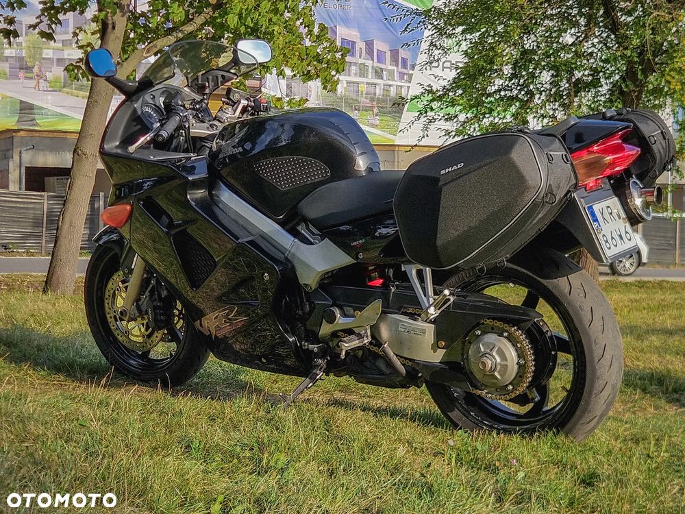 Honda VFR - 4