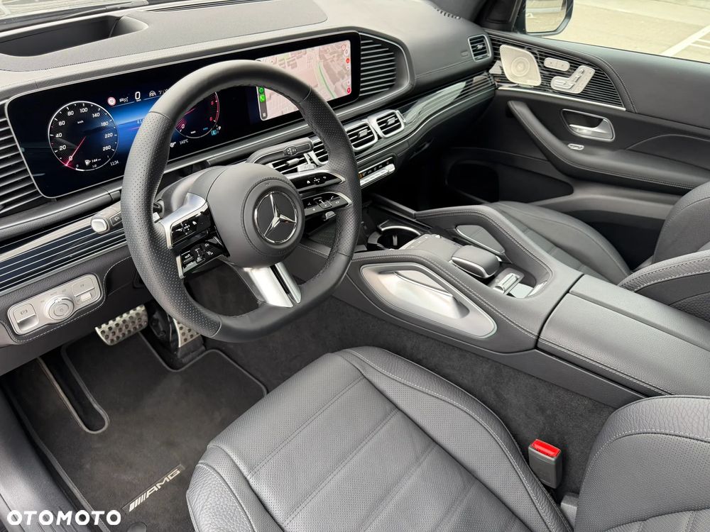 Mercedes-Benz GLS - 12