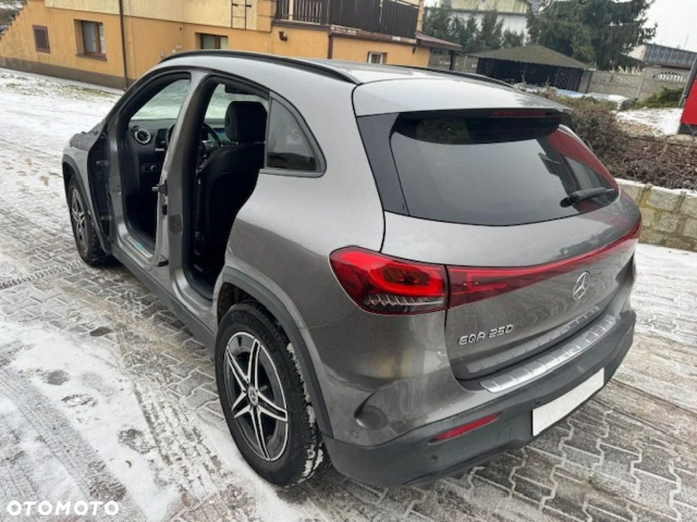 Mercedes-Benz EQA 250 AMG Line - 4