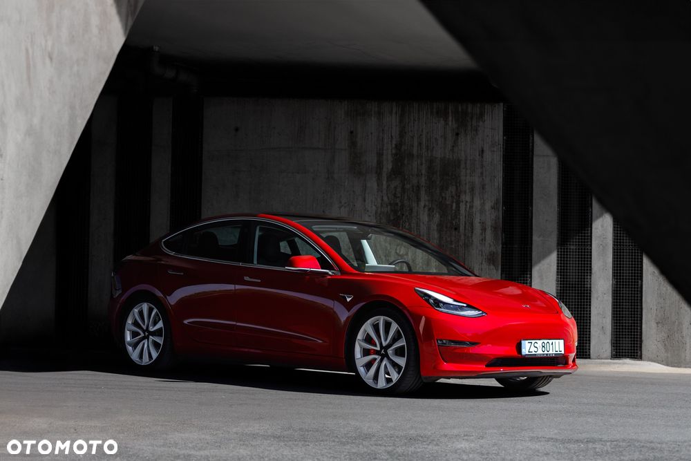Tesla Model 3 - 1