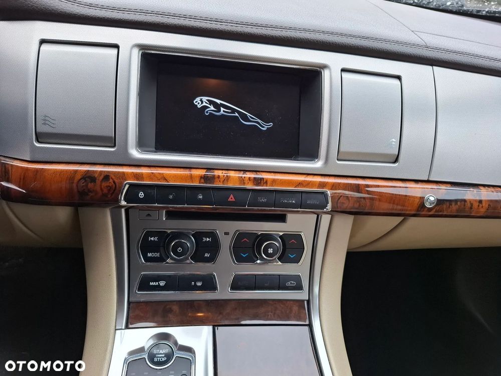 Jaguar XF 3.0 V6 D Luxury - 26