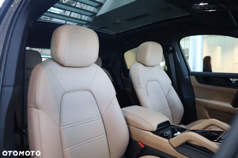 Porsche Cayenne - 18