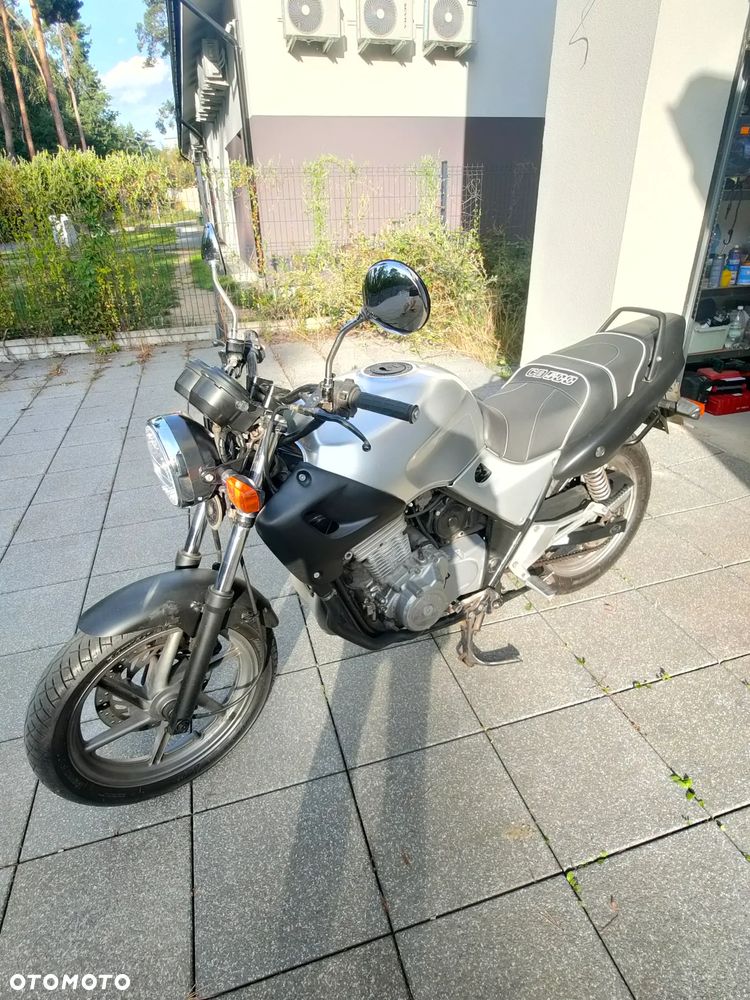 Honda CB - 1