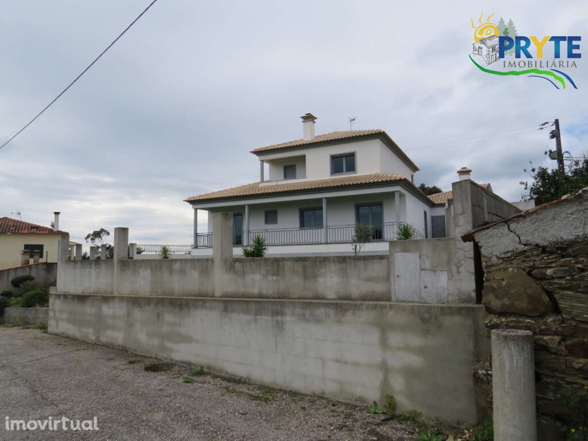 Moradia de tipologia T3 situada perto da Vila da Sertã - Grande imagem: 3/58