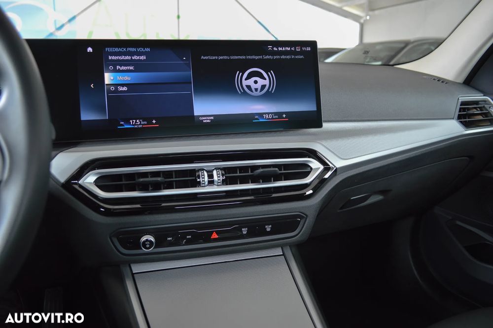 BMW Seria 3 320i Aut. Luxury Line - 23