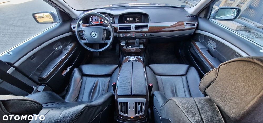 BMW Seria 7 745i L - 16