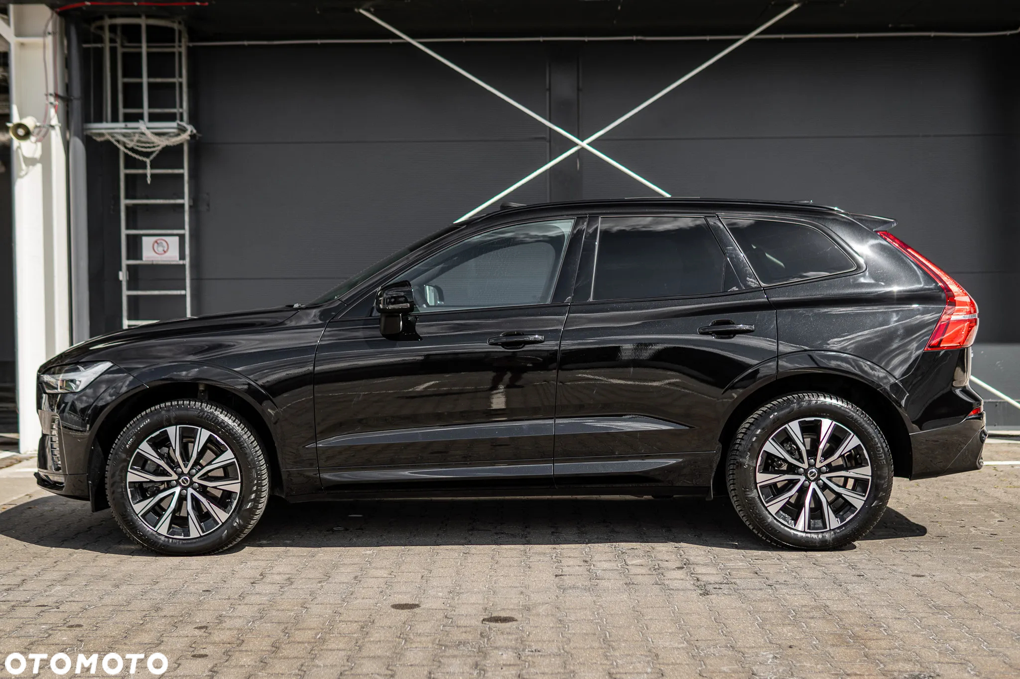 Volvo XC 60 B4 D AWD Plus Dark - 8