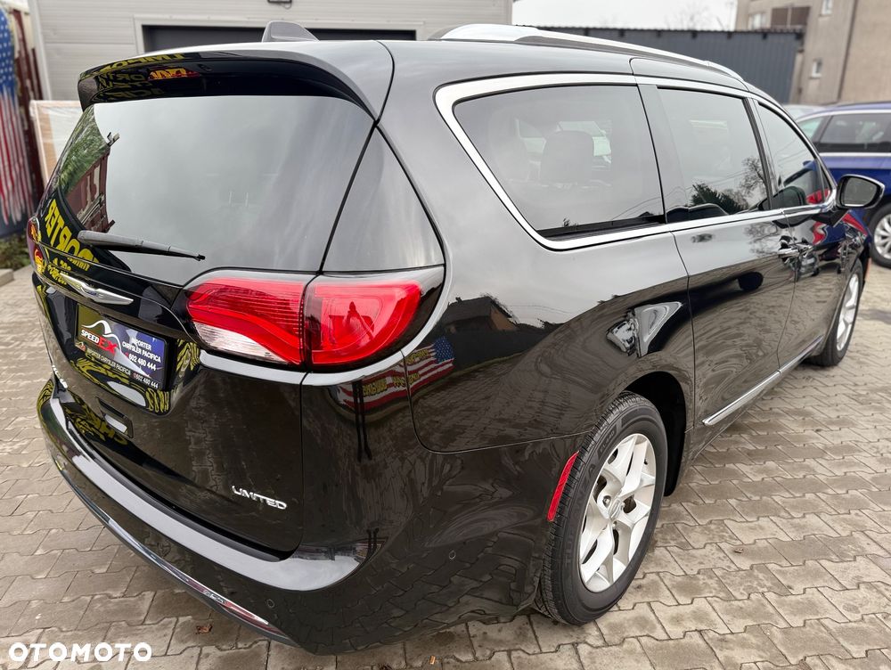 Chrysler Pacifica - 12