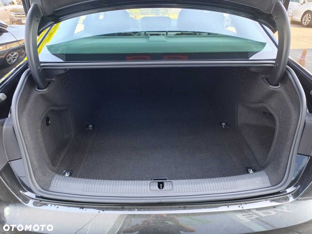 Audi A4 Limousine - 10