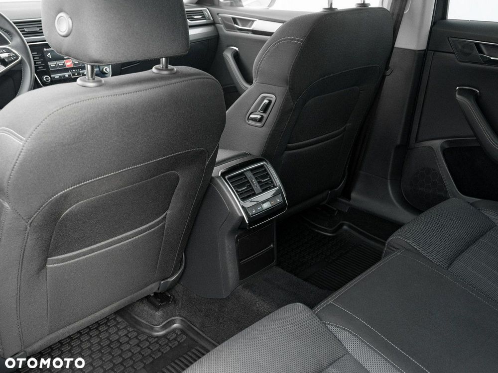 Skoda Superb 2.0 TDI SCR Style DSG - 24