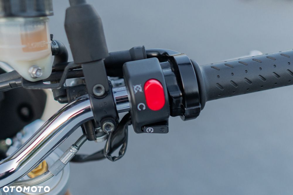 Triumph Street Triple - 23