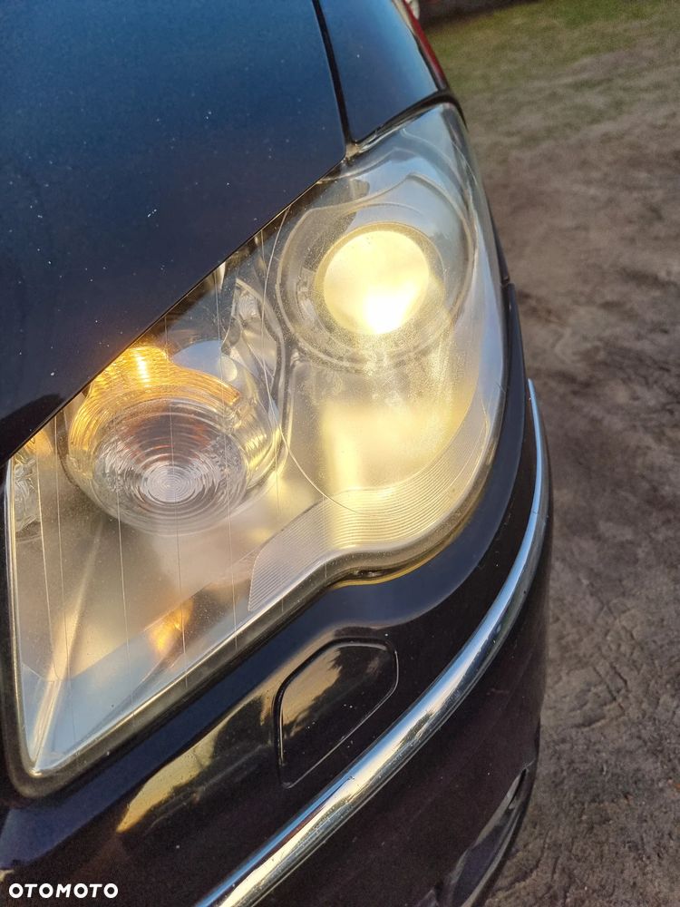 Volkswagen Touran 2.0 TDI DPF Highline DSG - 10