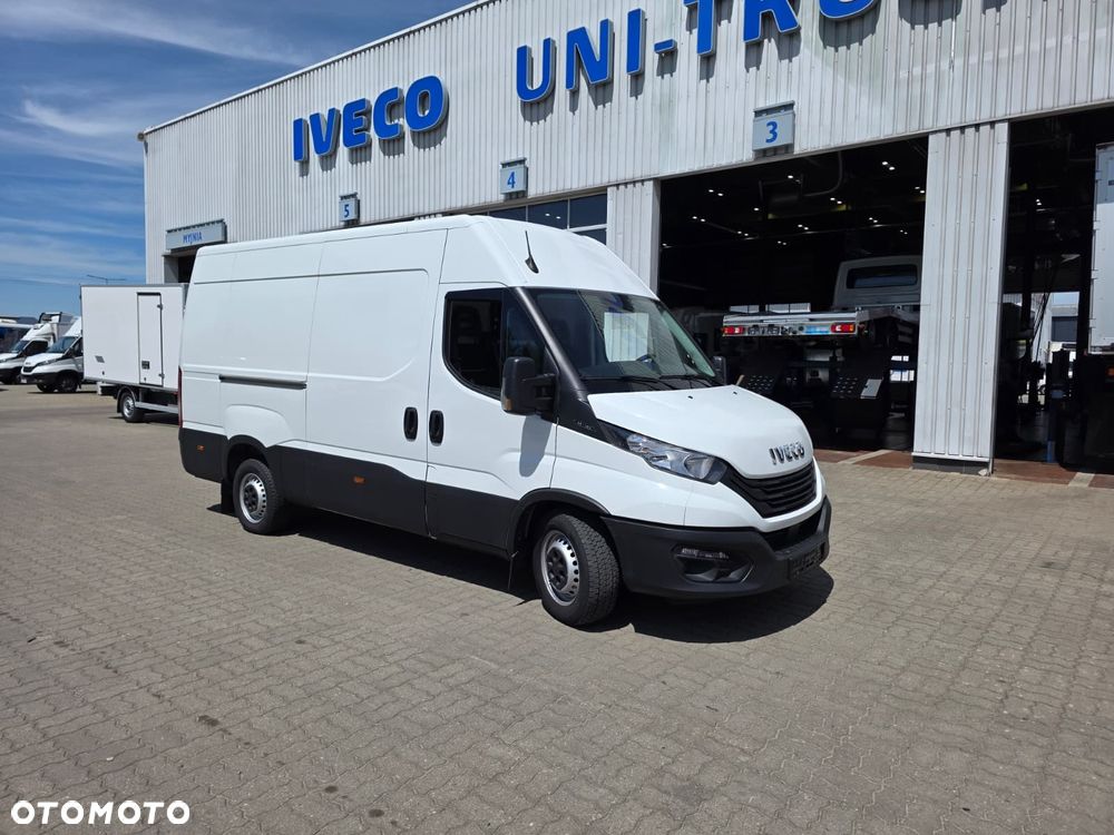 Iveco 35S16V L3H2 Średniak Furgon Blaszak