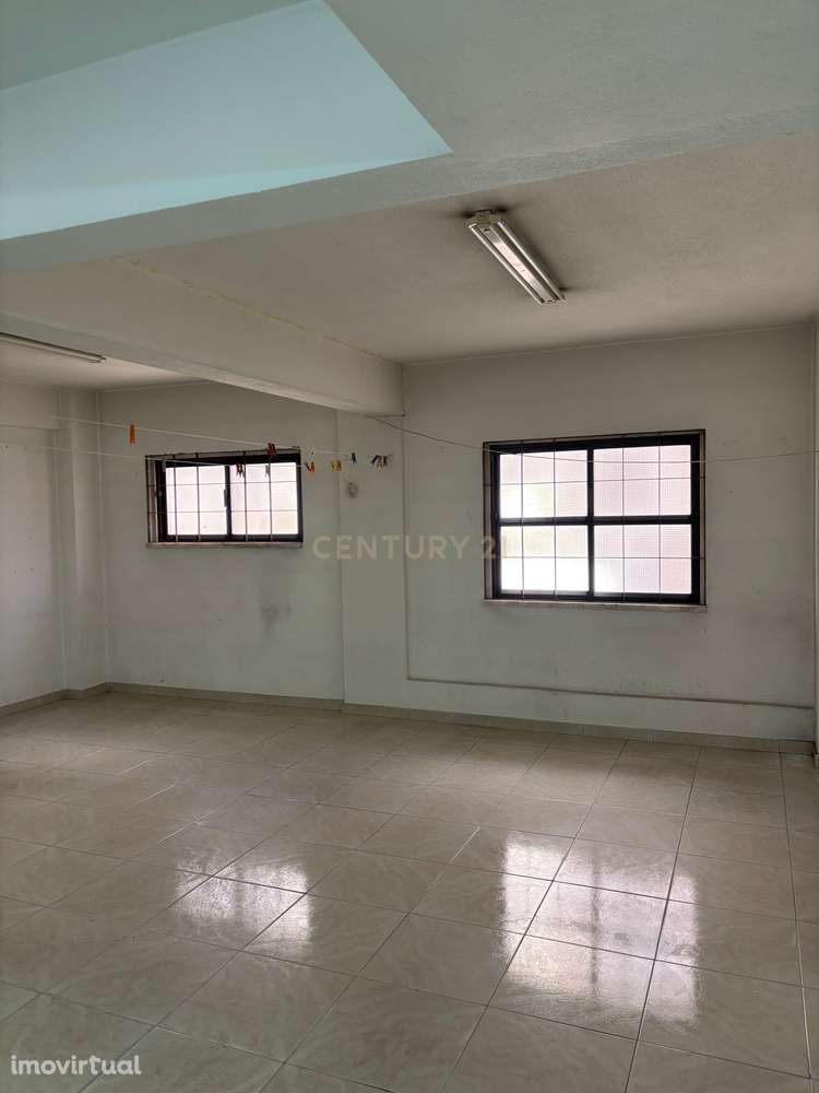 Garagem/ Armazém com portão automático em Odivelas - Grande imagem: 4/8