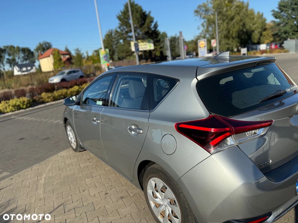 Toyota Auris 1.6 Premium - 3