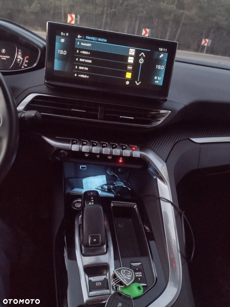 Peugeot 5008 1.5 BlueHDi Active S&S EAT8 - 17