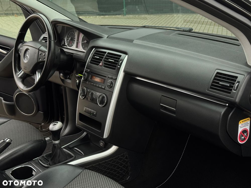 Mercedes-Benz Klasa B 180 BlueEFFICIENCY SPORT EDITION - 24