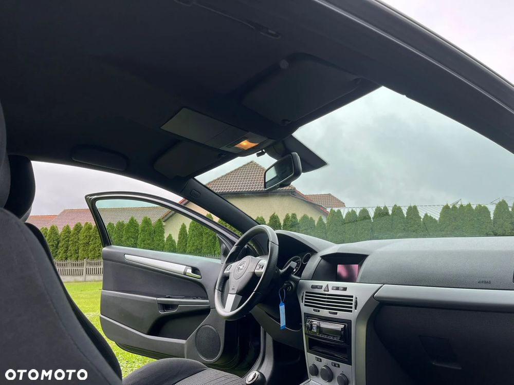 Opel Astra GTC 1.6 Sport - 23