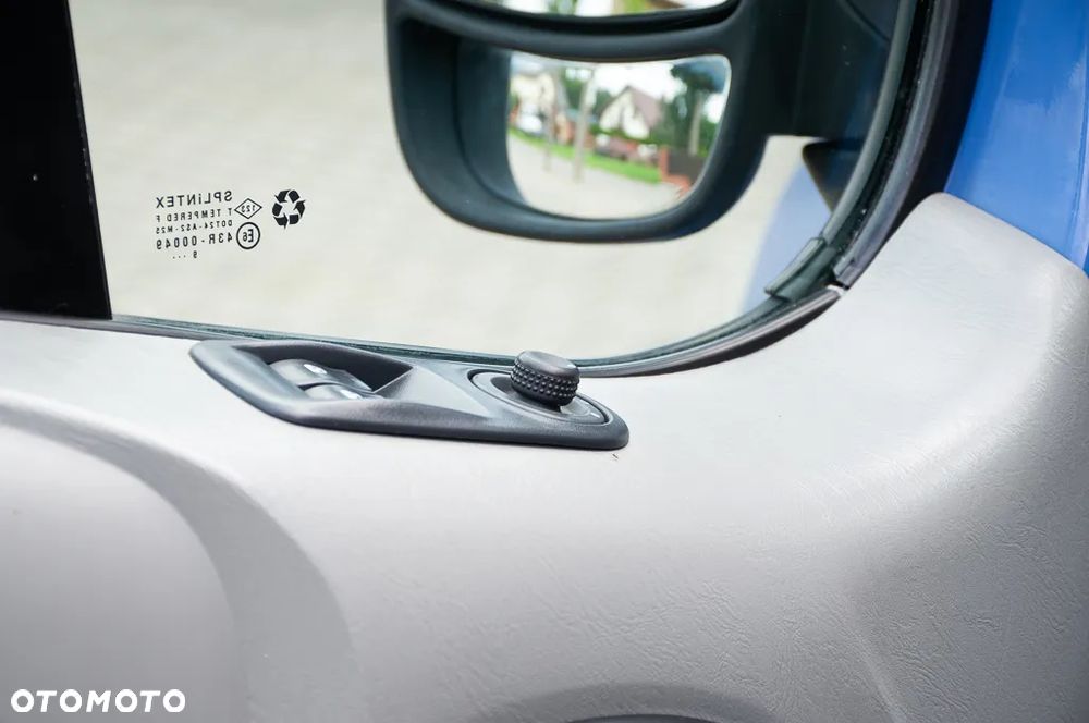Renault Trafic 2.0 dCi 115 FAP Grand Passenger Black Edition - 36
