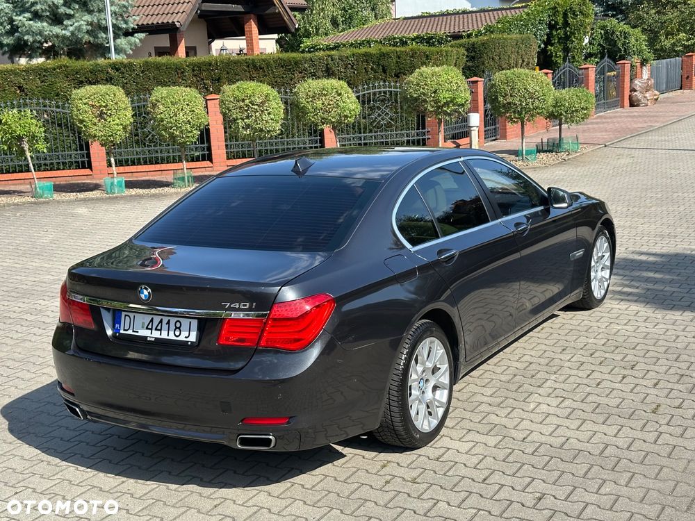 BMW Seria 7 740i - 11