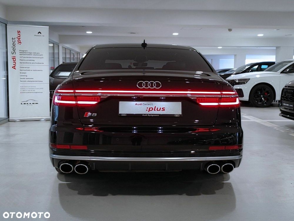 Audi S8 - 8